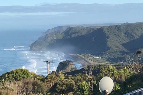 Photo of property in 16 Log Race Road, Piha, New Lynn, 0772