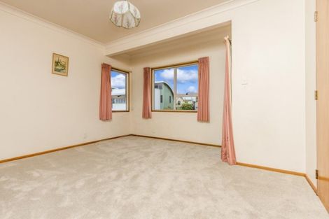 Photo of property in 77 Deep Creek Road, Waiake, Auckland, 0630