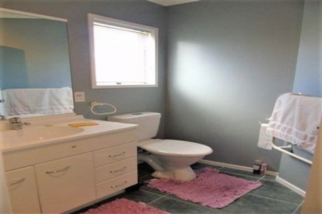 Photo of property in 52 Dress Circle, Newlands, Wellington, 6037