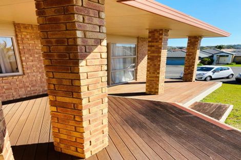 Photo of property in 1c Picasso Drive, West Harbour, Auckland, 0618