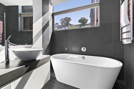 Photo of property in 3b Salmont Place, Kelburn, Wellington, 6012