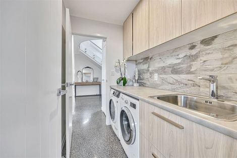 Photo of property in 8 Mansion Court, West Harbour, Auckland, 0618