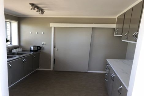 Photo of property in 1 Holt Avenue, Torbay, Auckland, 0630