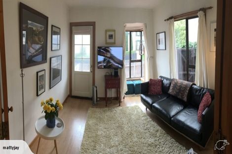 Photo of property in 2/5 Scarborough Terrace, Mount Victoria, Wellington, 6011