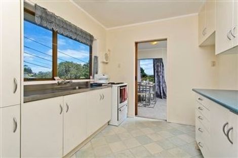 Photo of property in 1/152 Glenfield Road, Birkenhead, Auckland, 0626