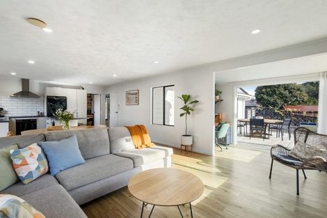 Photo of property in 9 Glendawn Place, Bayview, Auckland, 0629