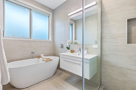 Photo of property in 11 Ian Gordon Lane, Orewa, 0931