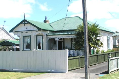 Photo of property in 7 Fairfax Avenue, Northcote, Auckland, 0627