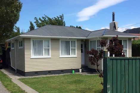 Photo of property in 70 Brandon Street, Featherston, 5710