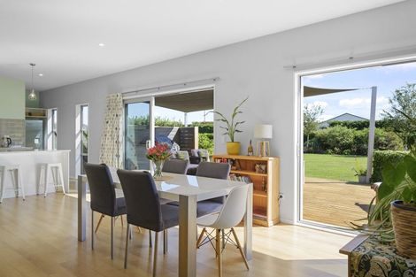 Photo of property in 14 Whitcombe Place, Darfield, 7571