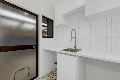 Photo of property in 3 Mimosa Place, Half Moon Bay, Auckland, 2012