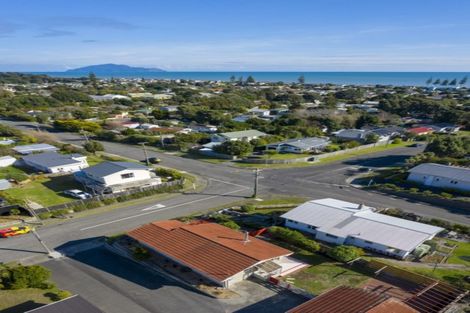 Photo of property in 56 Toi Street, Otaki Beach, Otaki, 5512