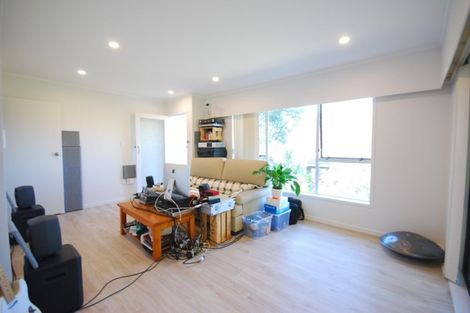 Photo of property in 1/52 Knightsbridge Drive, Forrest Hill, Auckland, 0620