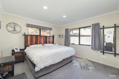 Photo of property in 25 Aragon Grove, Kingsley Heights, Upper Hutt, 5018