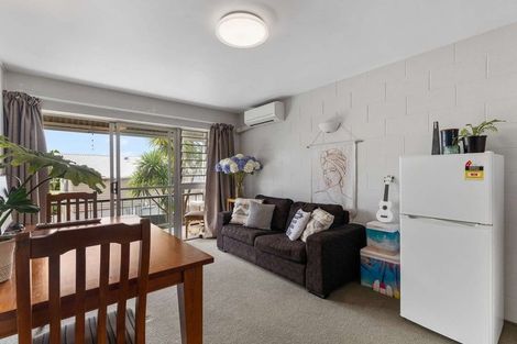 Photo of property in 10/32 Blockhouse Bay Road, Avondale, Auckland, 1026