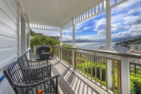 Photo of property in 10 Oriental Terrace, Mount Victoria, Wellington, 6011