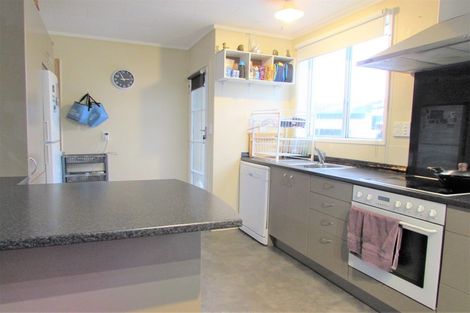 Photo of property in 2/10 Ponderosa Grove, Maoribank, Upper Hutt, 5018