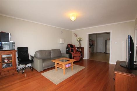 Photo of property in 32 Kelwyn Road, Kelston, Auckland, 0602
