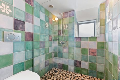 Photo of property in 10 Cave Road, Houghton Bay, Wellington, 6023