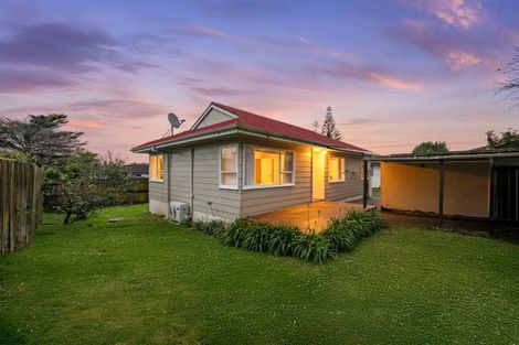 Photo of property in 2/17 Anglers Way, Wattle Downs, Auckland, 2102