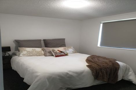 Photo of property in 2/5 Inca Place, Red Hill, Papakura, 2110