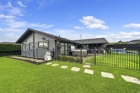 Photo of property in 20 Gairloch Place, Wattle Downs, Auckland, 2103