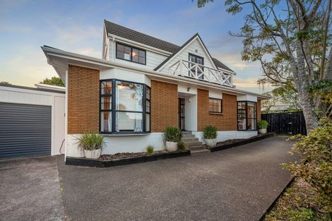 Photo of property in 2/97 Matipo Road, Mairangi Bay, Auckland, 0630