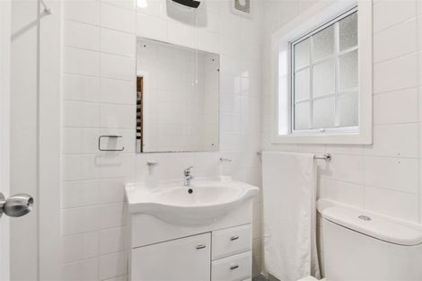 Photo of property in 2/6 Torbay Heights, Torbay, Auckland, 0630