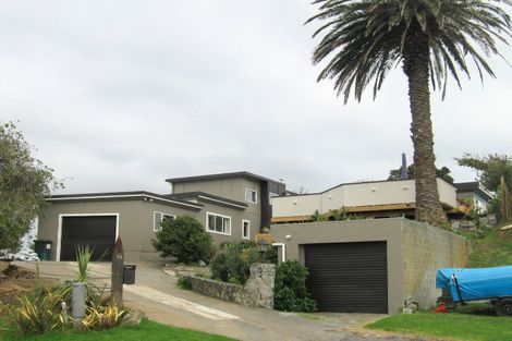 Photo of property in 24 Toru Road, Paraparaumu Beach, Paraparaumu, 5032