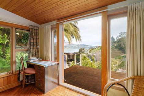 Photo of property in 24 Selwyn Road, Lyttelton, 8082