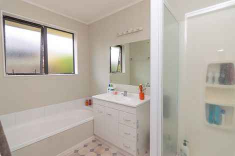 Photo of property in 12 Aspen Way, Kelvin Grove, Palmerston North, 4414