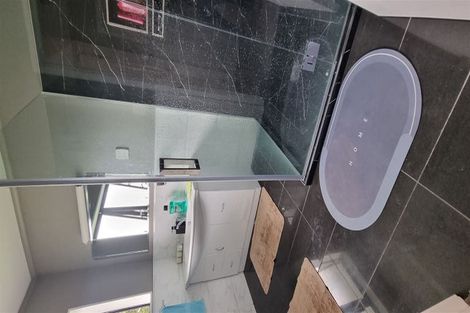 Photo of property in 8a Fruitvale Road, New Lynn, Auckland, 0600