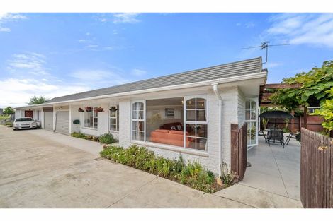 Photo of property in 2/203 Main North Road, Redwood, Christchurch, 8051