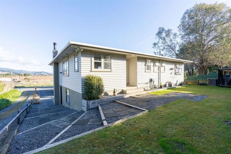 Photo of property in 6 Muhunoa West Road, Ohau, Levin, 5570