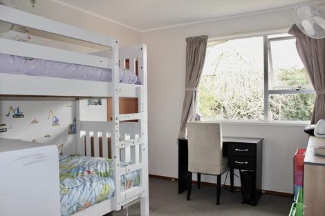 Photo of property in 58 Taipari Road, Te Atatu Peninsula, Auckland, 0610