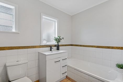 Photo of property in 1/74 Sutton Crescent, Papakura, 2110