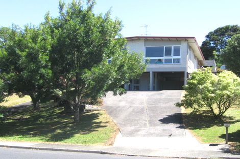 Photo of property in 25 Easton Park Parade, Glenfield, Auckland, 0629