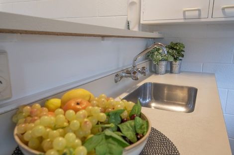 Photo of property in 2/15 Selwyn Crescent, Forrest Hill, Auckland, 0620