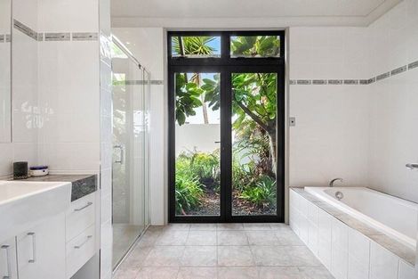 Photo of property in 5 Gleaming Place, Waiuku, 2123