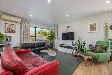 Photo of property in 39 Solar Road, Glen Eden, Auckland, 0602