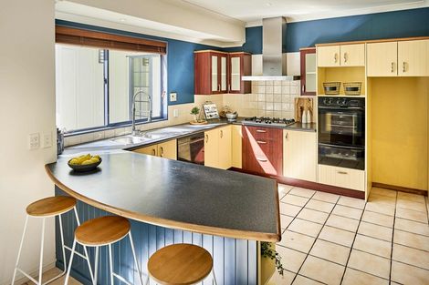 Photo of property in 25 Rangatira Road, Tawa, Wellington, 5028