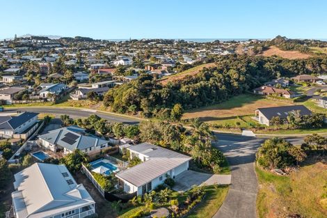 Photo of property in 2 Taimoana Close, Mangawhai Heads, Mangawhai, 0505