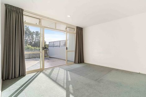 Photo of property in 4e/20 Ian Marwick Place, Birkenhead, Auckland, 0626