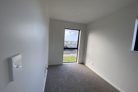 Photo of property in 2/9 Schnapper Rock Road, Greenhithe, Auckland, 0632