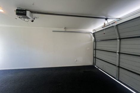 Photo of property in 2/11 Woodall Place, Totara Vale, Auckland, 0627