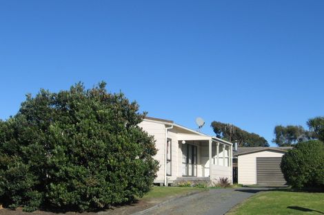 Photo of property in 20 Norfolk Crescent, Otaki Beach, Otaki, 5512