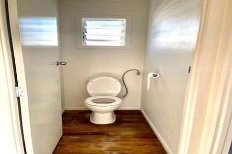 Photo of property in 33 Peach Road, Glenfield, Auckland, 0629