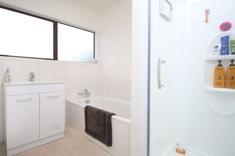 Photo of property in 142 Moire Road, West Harbour, Auckland, 0618