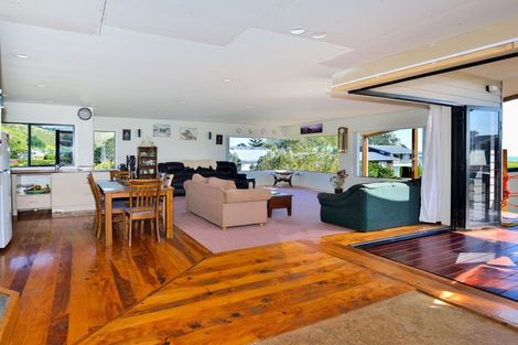 Photo of property in 9 Bill Nolan Place, Mahia, 4198