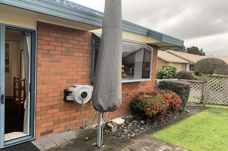 Photo of property in 16 Hastings Place, Hamilton Lake, Hamilton, 3204